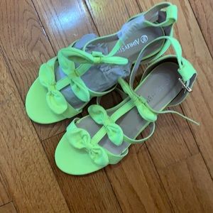 Ashley Stewart Size 10W - Highlighter Yellow